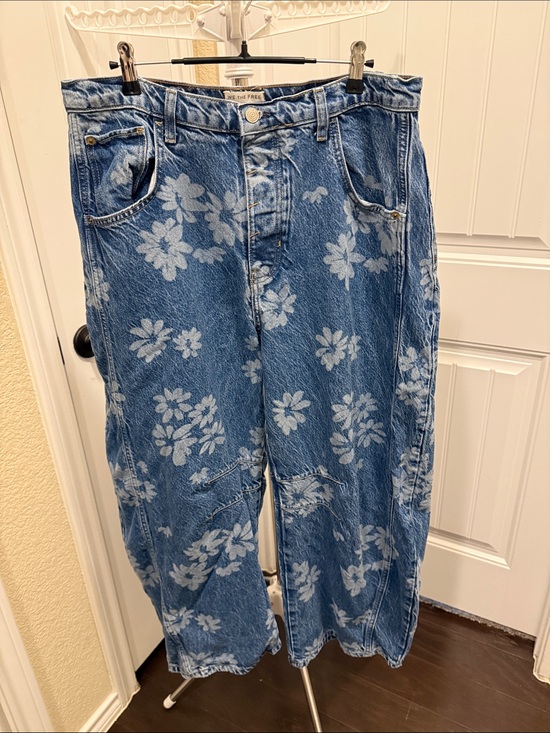 We The Free Denim - We the Free Good Luck Daisy Printed Barrel Jeans